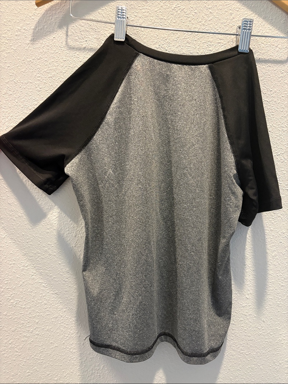 art class  Boy’s Gray and Black Rashguard Swim Shirt Short Sleeve Tee - Picture 5 of 5